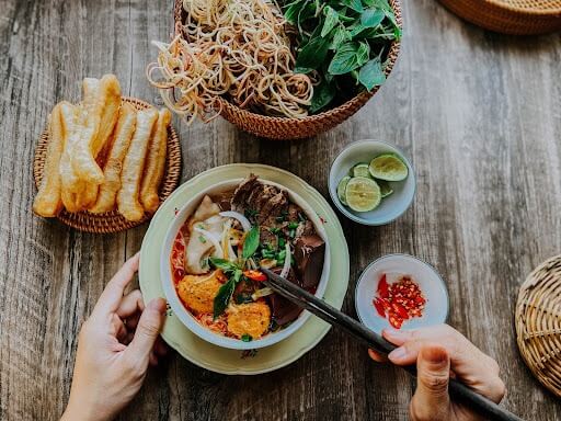 Cách nấu bún bò giò heo ngon chuẩn vị Hà Nội